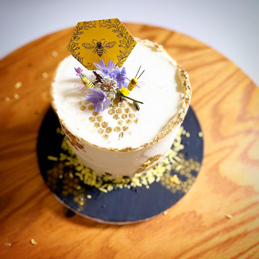 Bee Box – A Honey-Sweet Cake Class in a Box